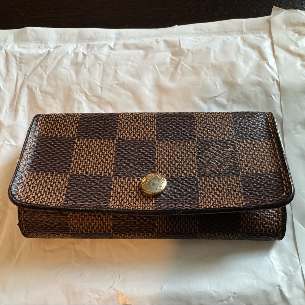 LOUIS VUITTON key case (4)